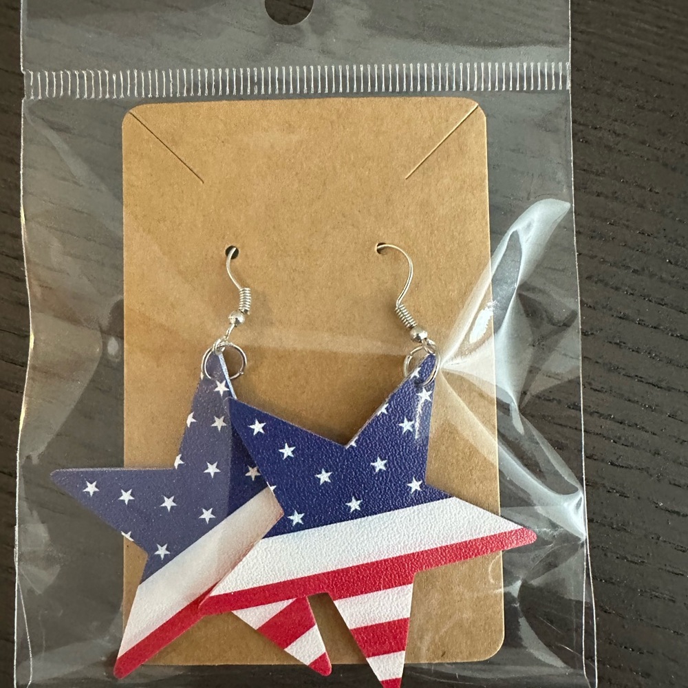 Star Flag Earrings NWOT - Picture 5 of 6